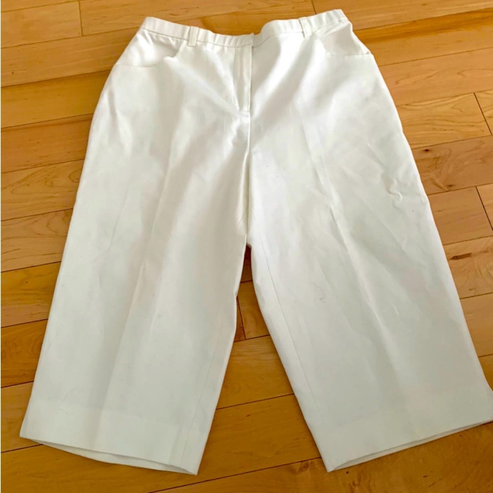 NWOT women’s med length all pure white shorts size 12